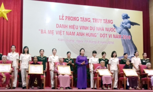 Kiên Giang: Phong tặng, truy tặng danh hiệu nhà nước cho 138 “Bà mẹ Việt Nam anh hùng” đợt VI năm 2016